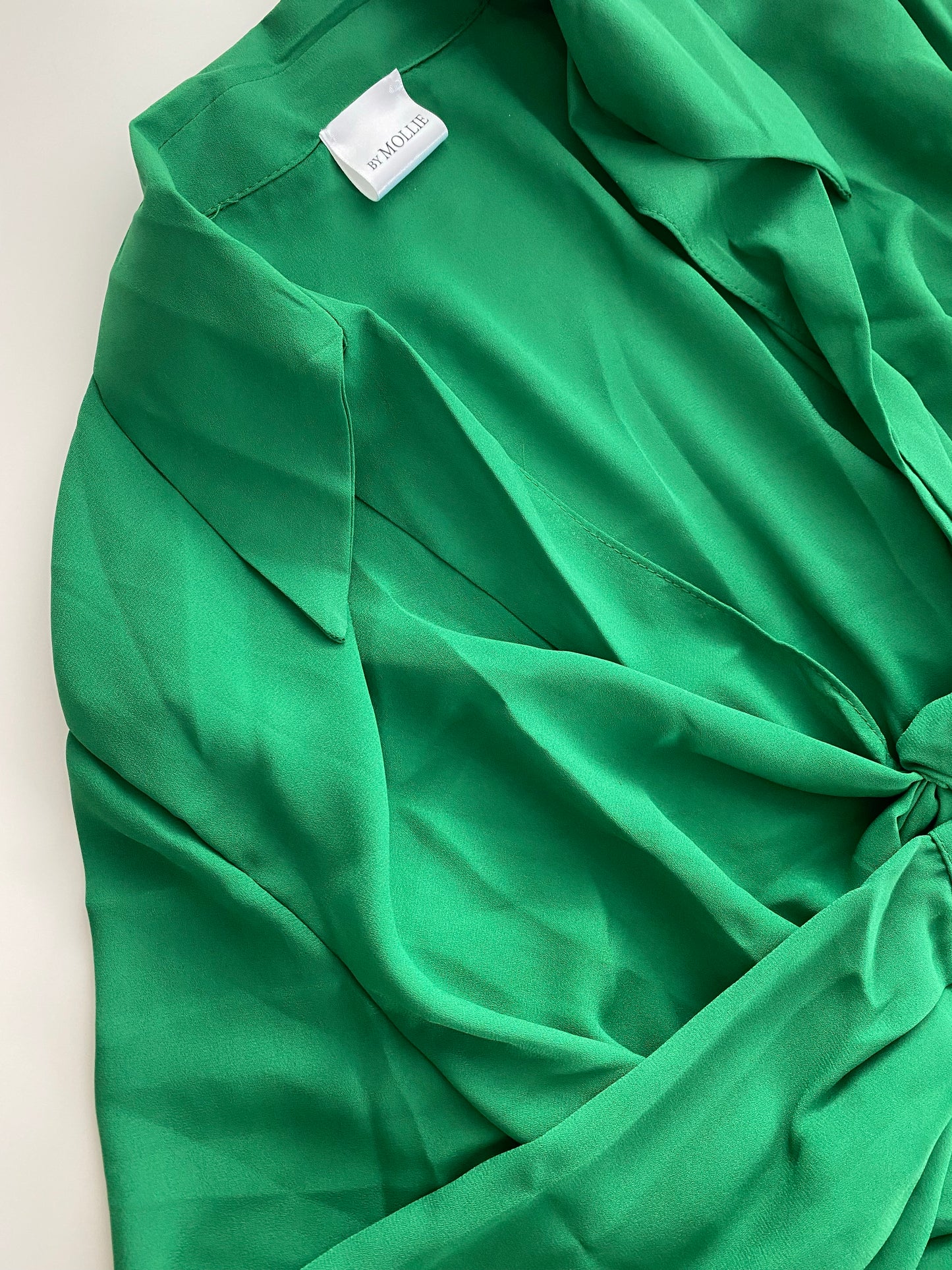 GREEN KNOT FRONT CROP SHIRT