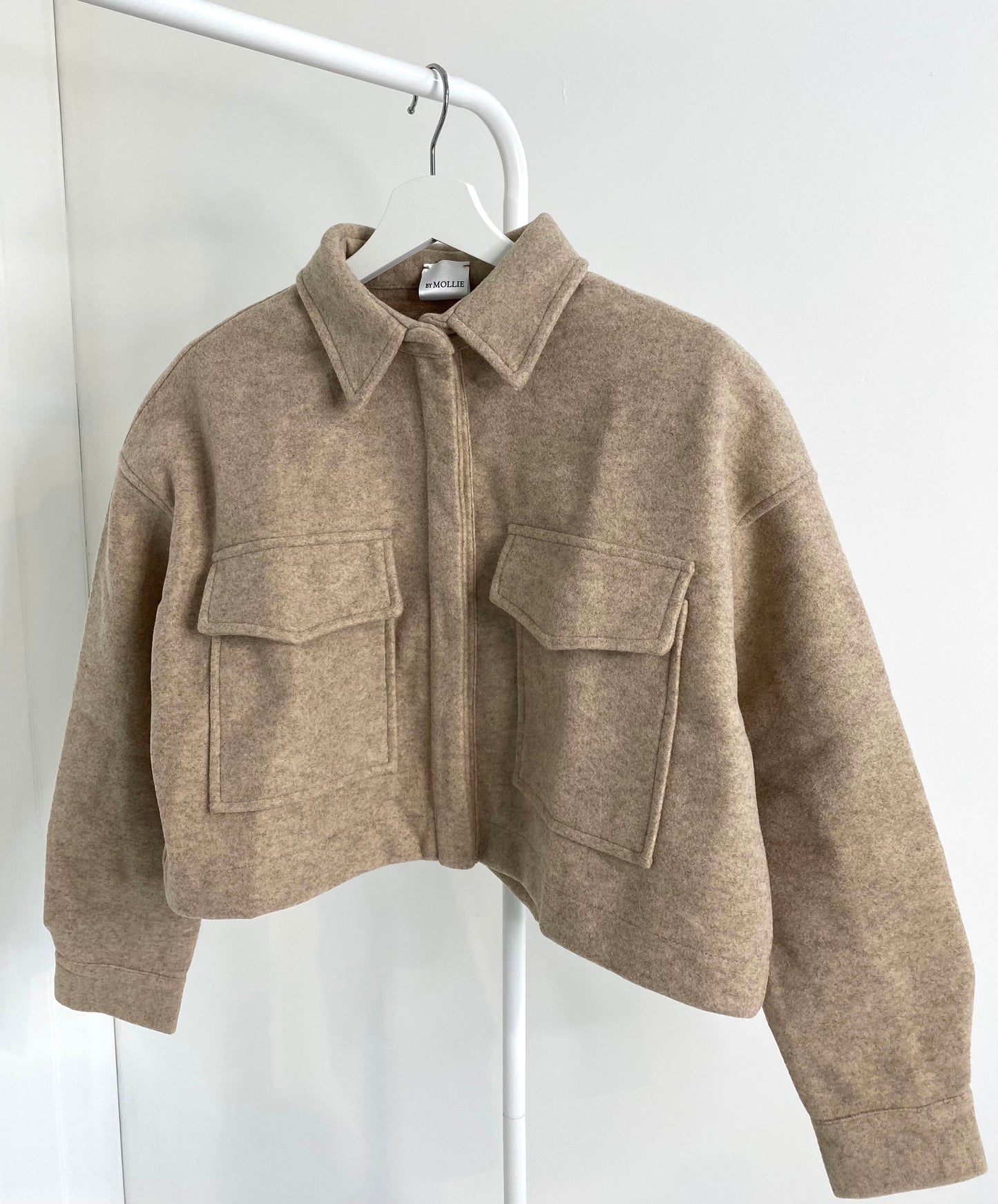 BEIGE WOOL LOOK CROP SHACKET