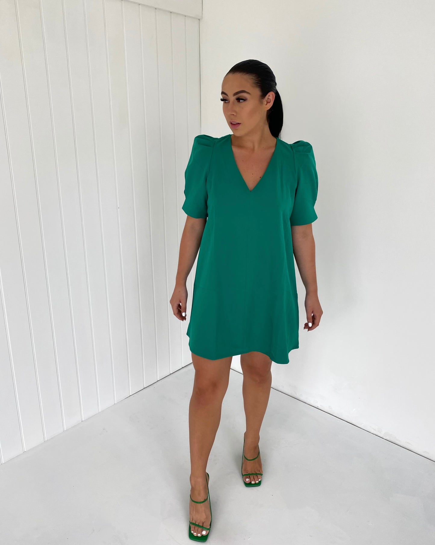 GREEN V-NECK SMOCK DRESS