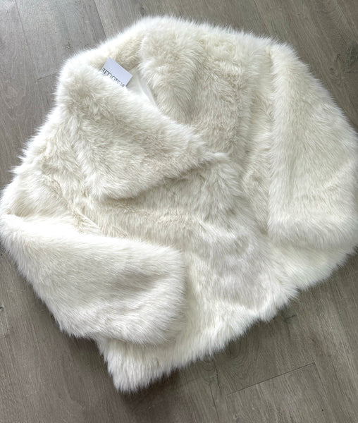 WHITE CROPPED FAUX FUR COAT