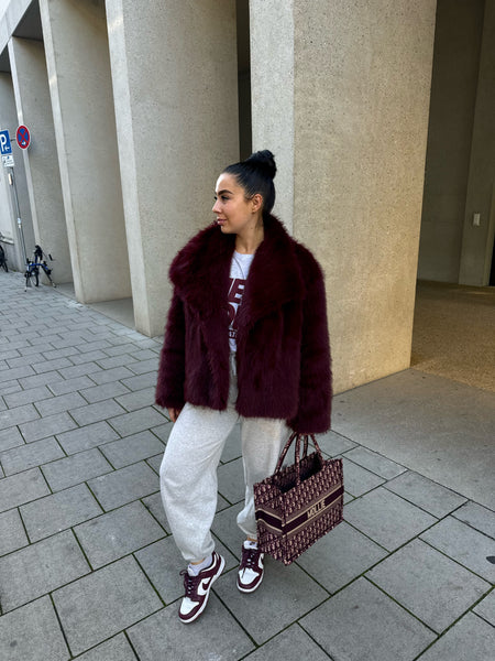 BURGUNDY CROPPED FAUX FUR COAT