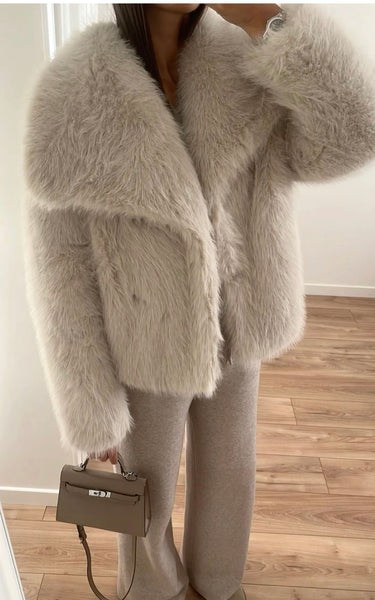 BEIGE CROPPED FAUX FUR COAT