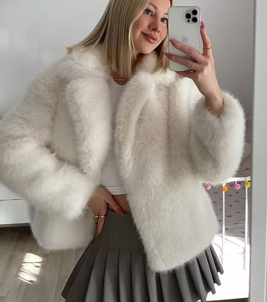 WHITE CROPPED FAUX FUR COAT