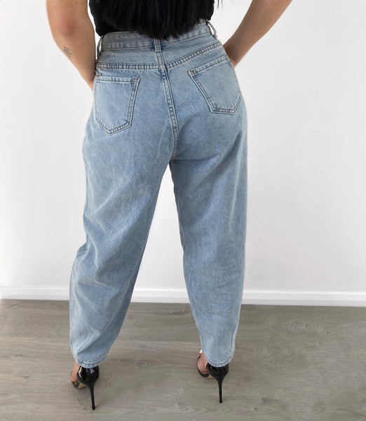 SLOUCH BLUE MOM JEANS