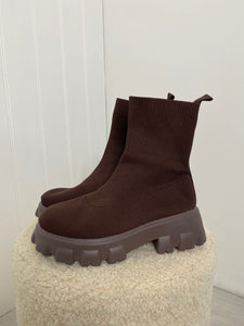 BROWN KNIT CHUNKY BOOTS