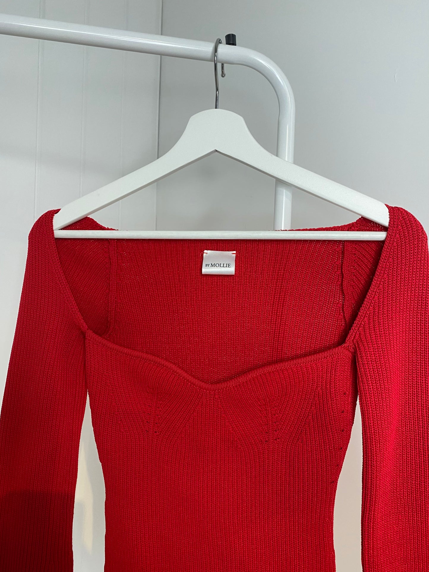 RED SQUARE NECK KNITTED JUMPER