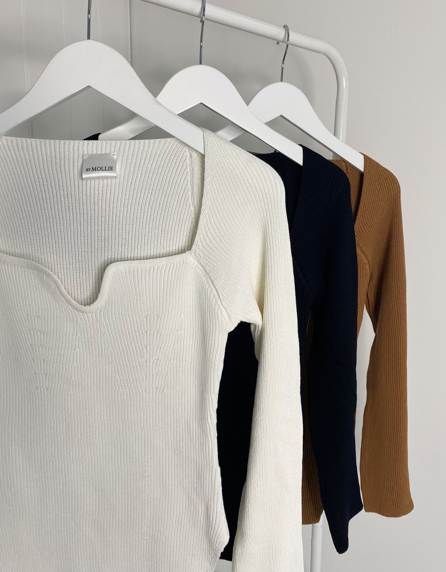 SWEETHEART KNIT TOP