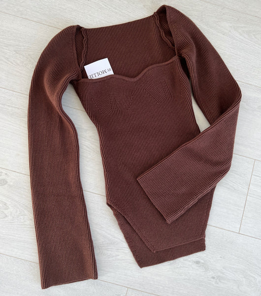 BROWN SQUARE NECK KNITTED JUMPER