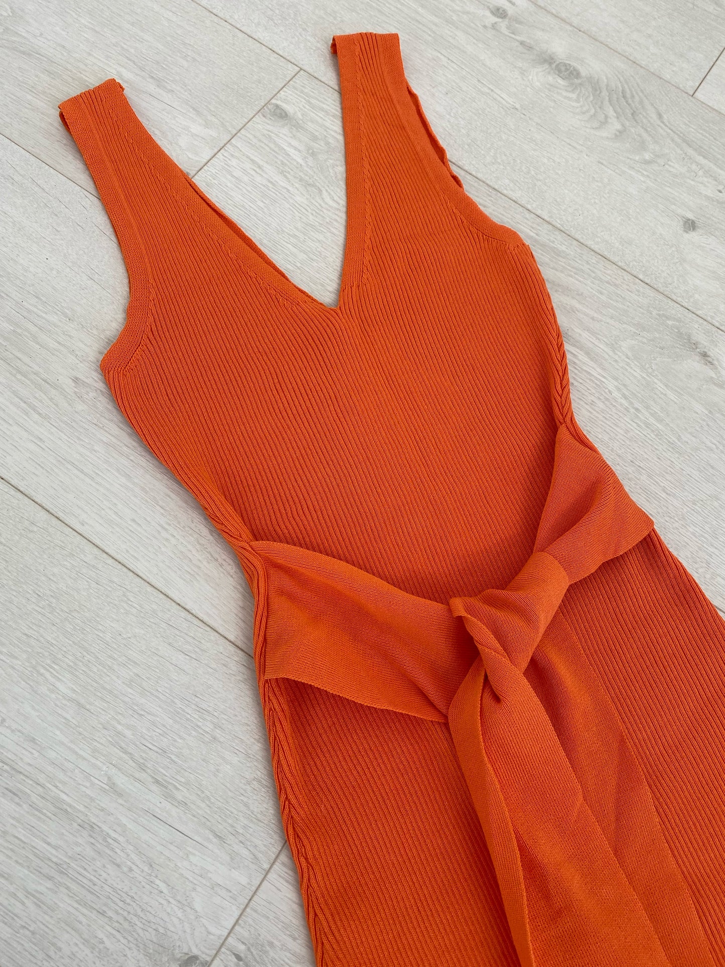 ORANGE V-NECK KNIT TIE FRONT MIDI DRESS