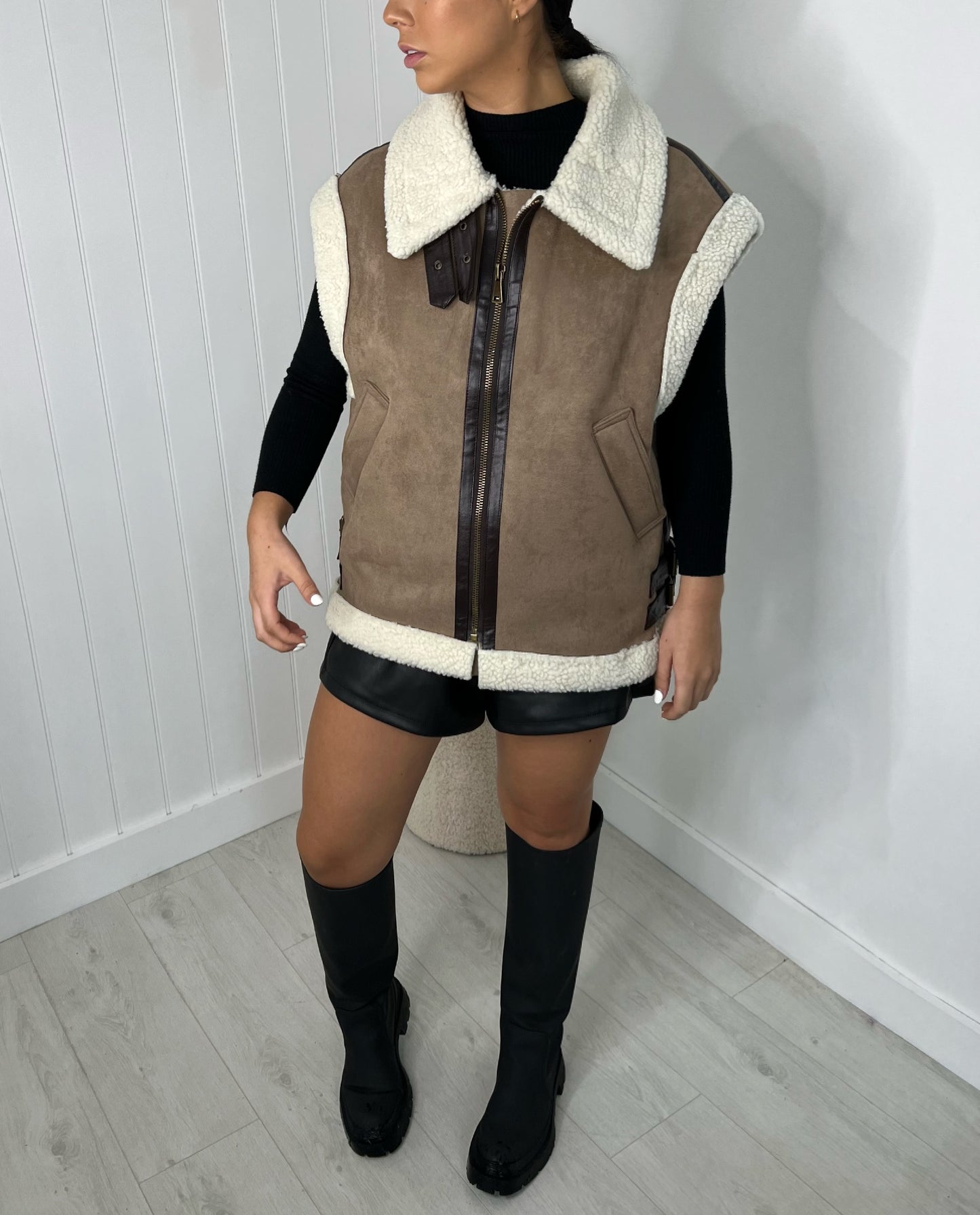 CONTRAST SHEARLING GILET