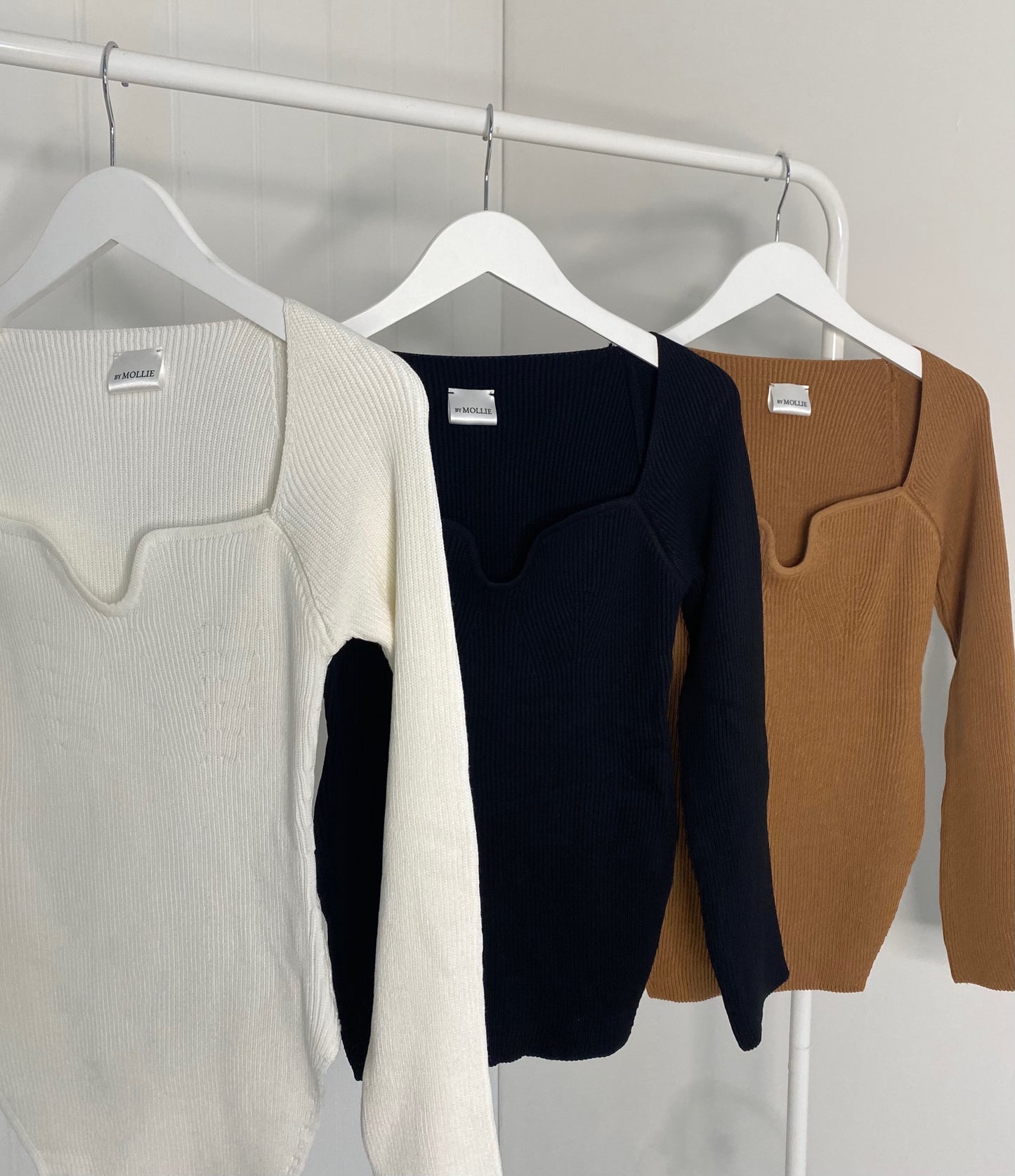 SWEETHEART KNIT TOP