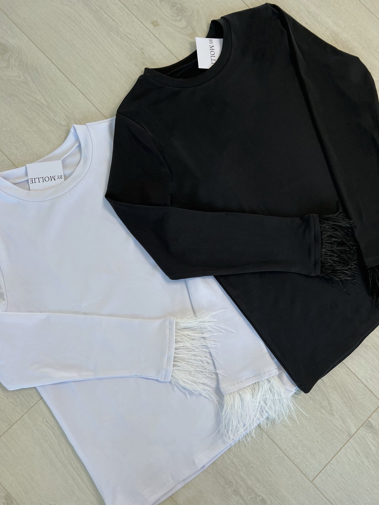 WHITE FEATHER CUFF LONG SLEEVE T-SHIRT
