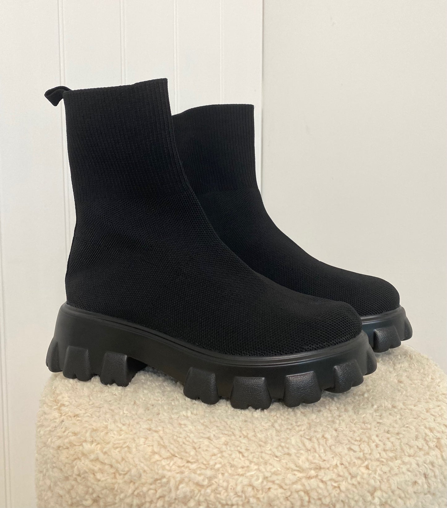 BLACK KNIT CHUNKY BOOTS