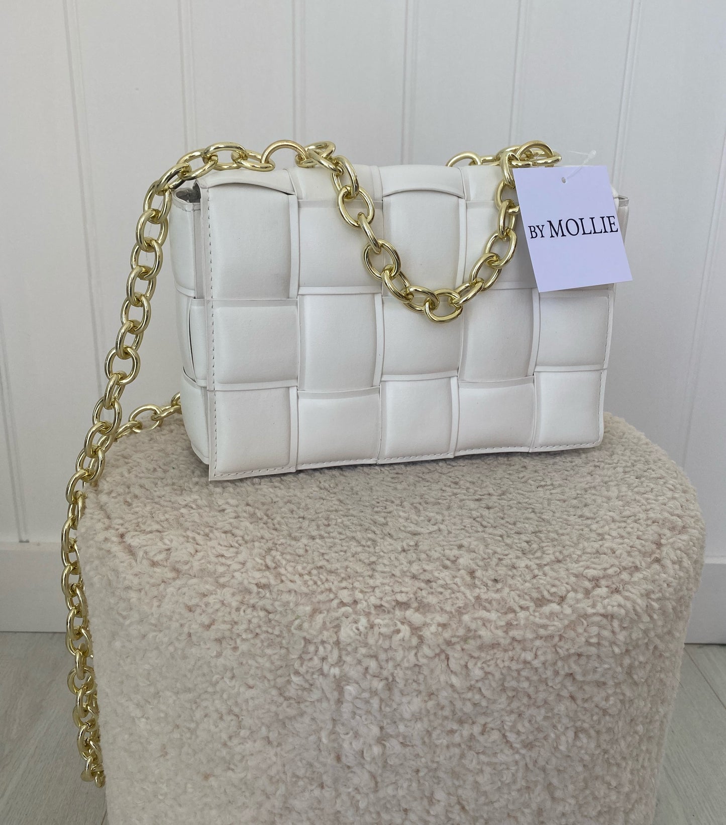 QUILTED VEGAN LEATHER BAG WITH GOLD CHAIN STRAP