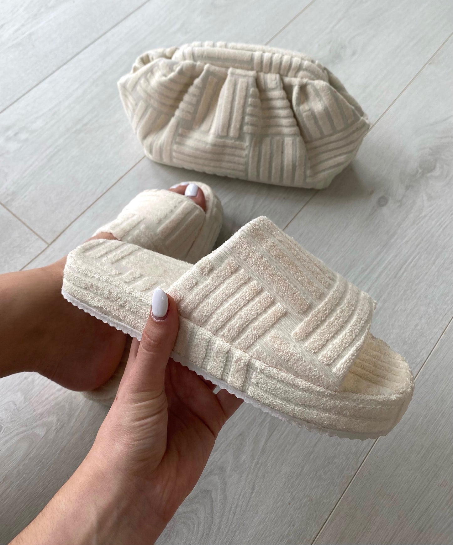 CREAM TOWELLING SLIDER