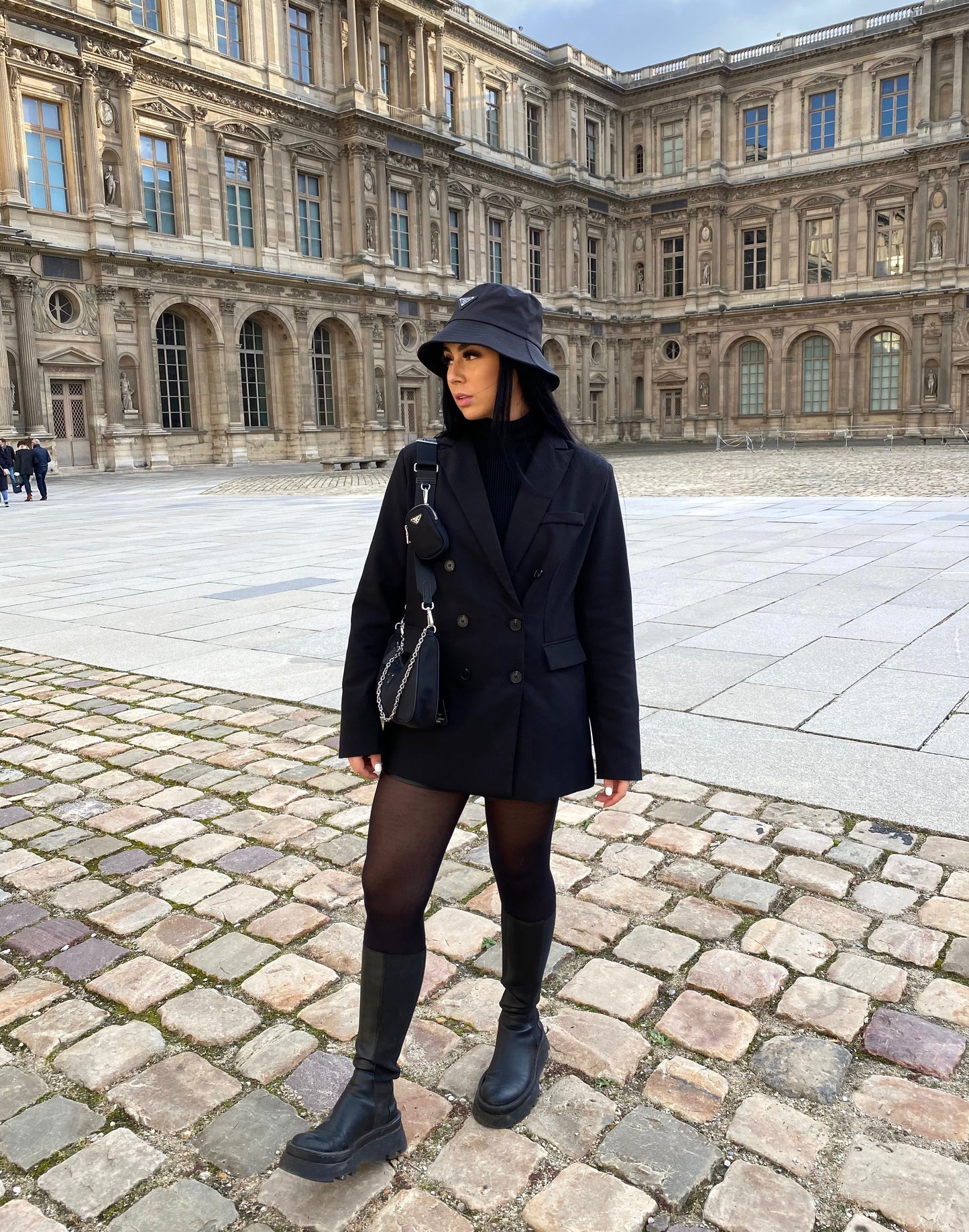 BLACK OVERSIZED BLAZER