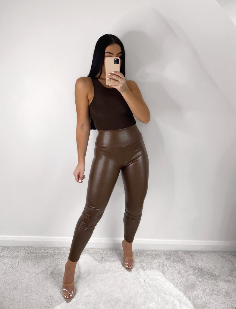 CHOCOLATE BROWN HIGH WAISTED FAUX LEATHER LEGGINGS – bymollie