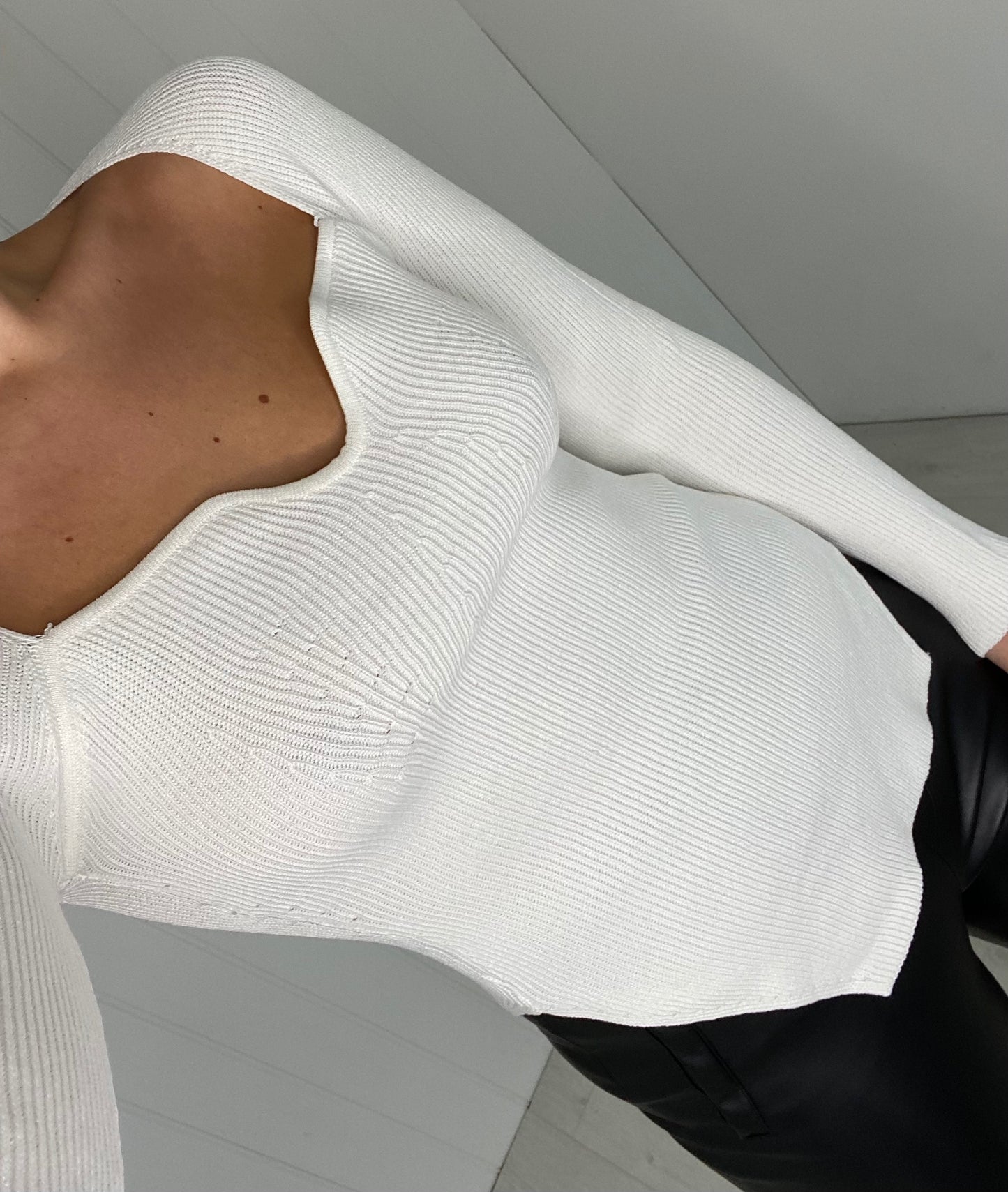 SWEETHEART KNIT TOP