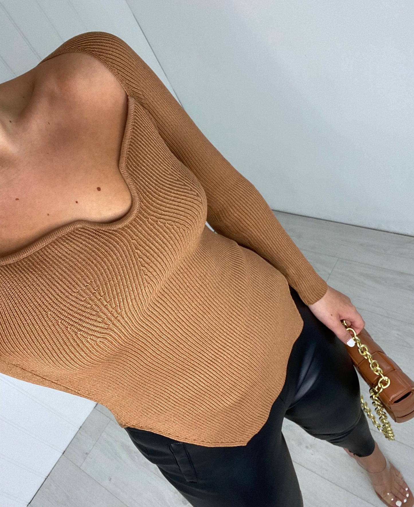 SWEETHEART KNIT TOP