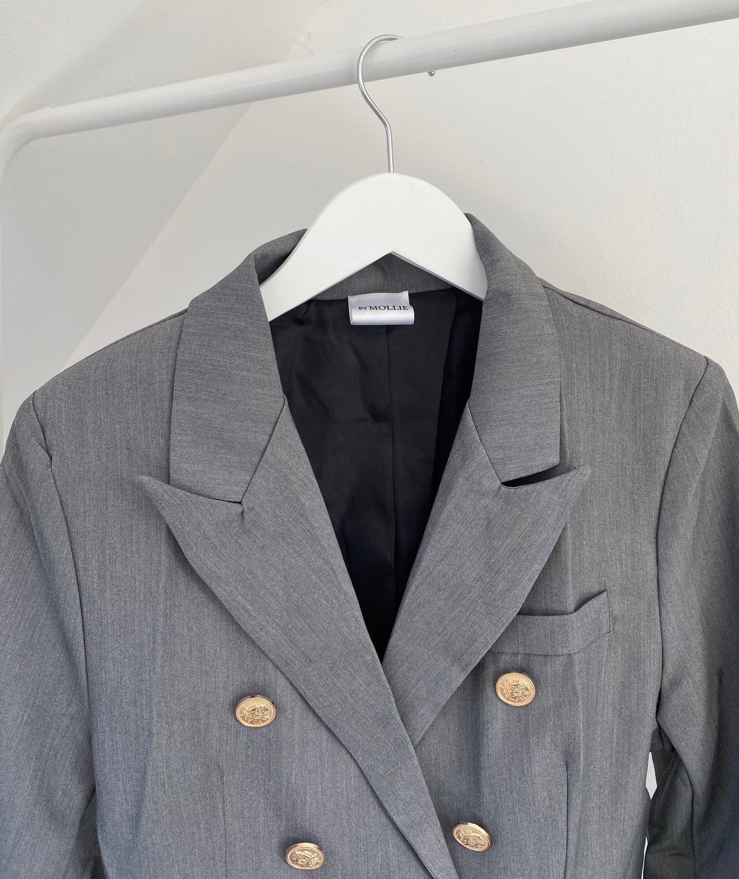 GREY SHOULDER PADDED BLAZER