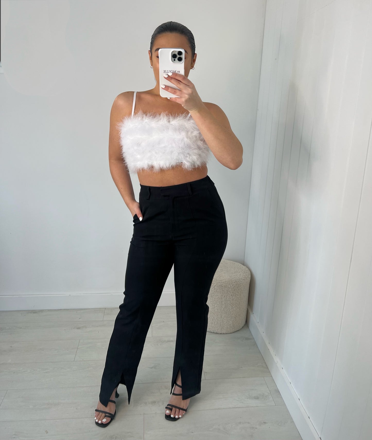 WHITE FEATHER FRONT CROP TOP