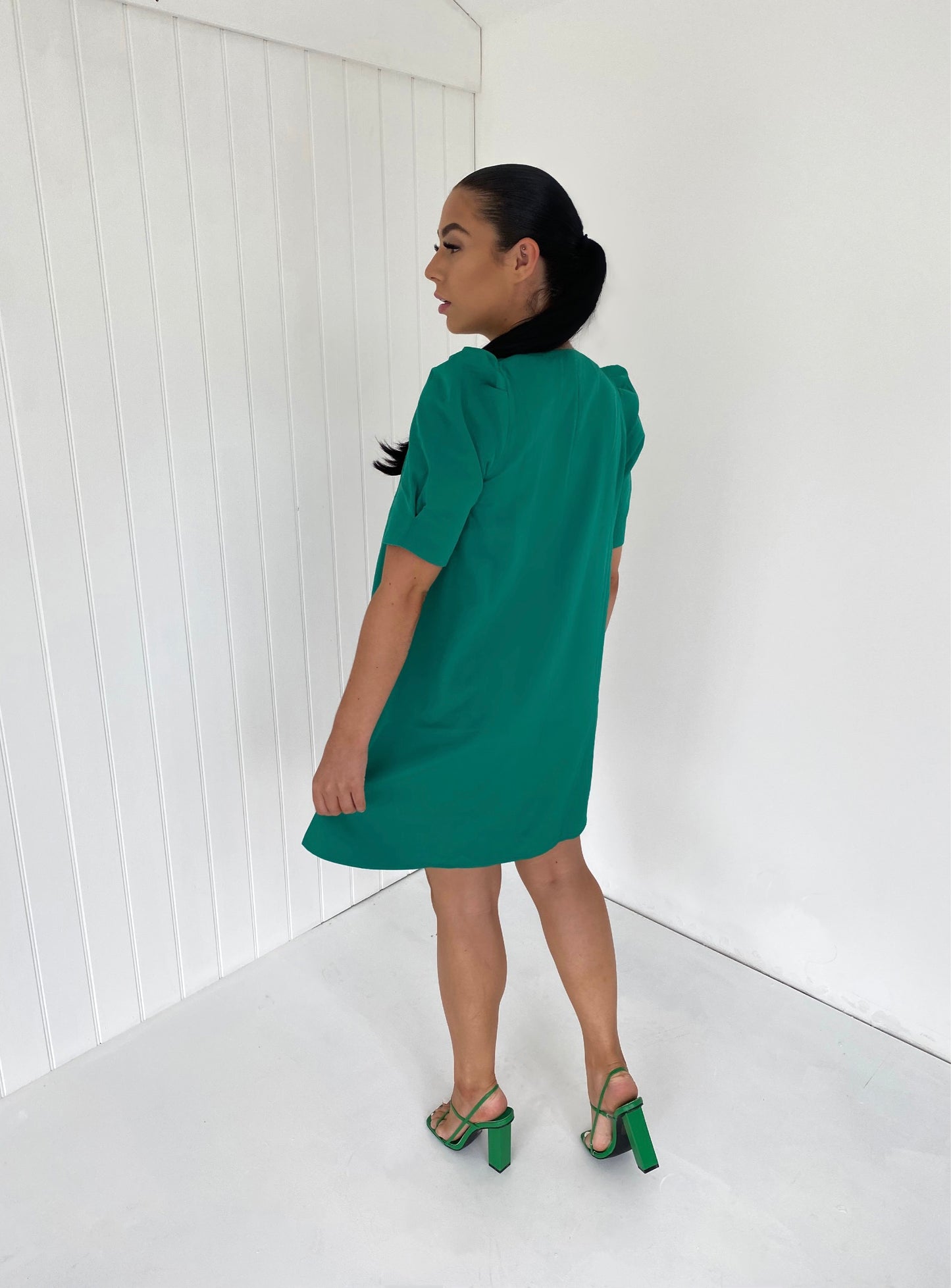 GREEN V-NECK SMOCK DRESS