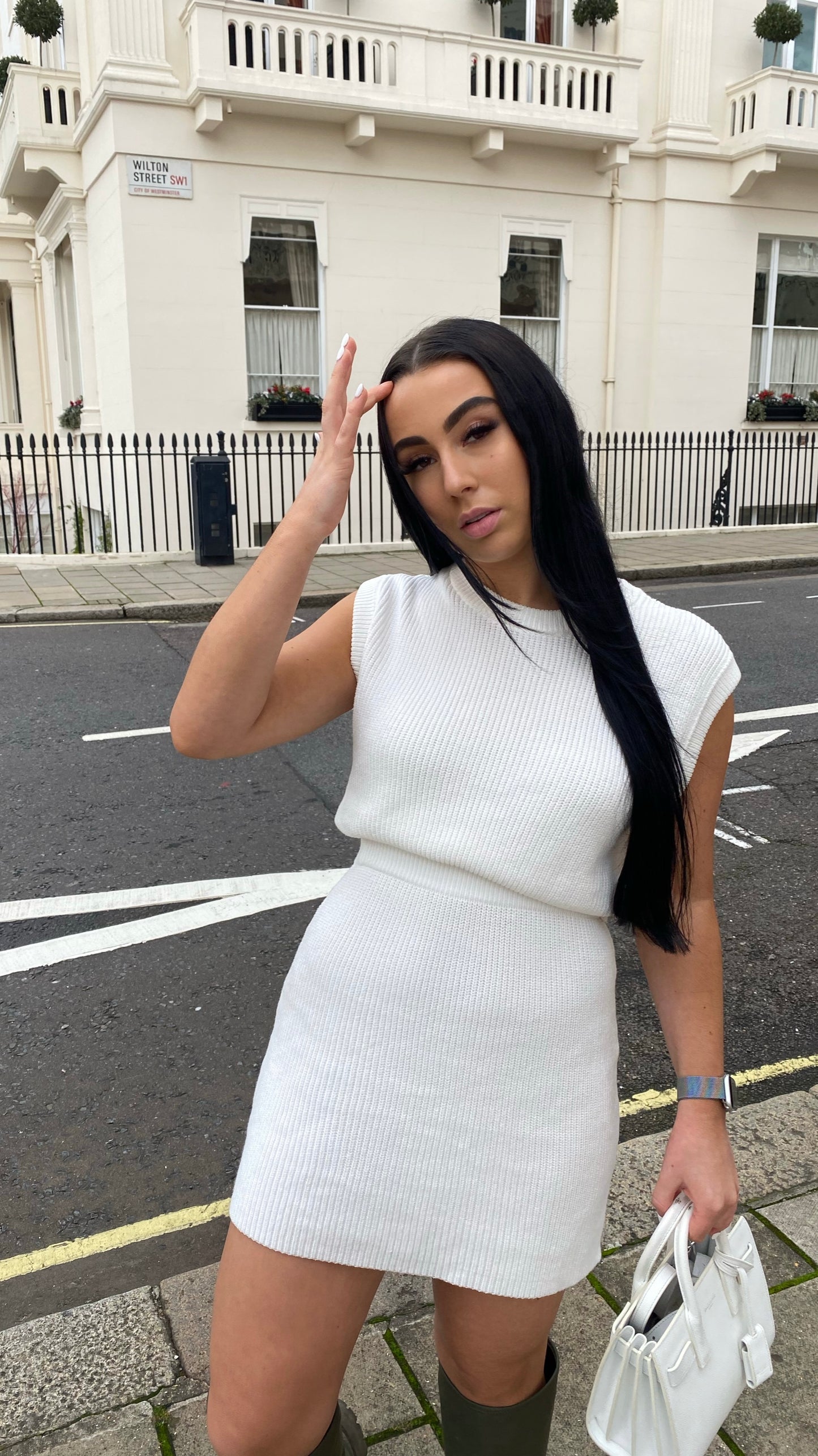 WHITE SLEEVELESS JUMPER AND KNIT SKIRT CO-ORD