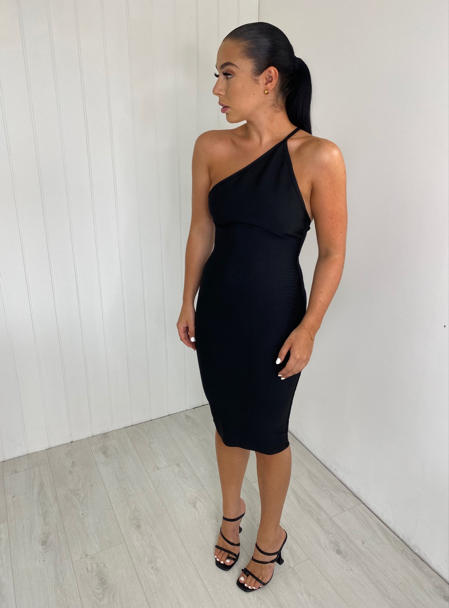 BLACK BANDAGE SCUPLT ONE SHOULDER MIDI DRESS