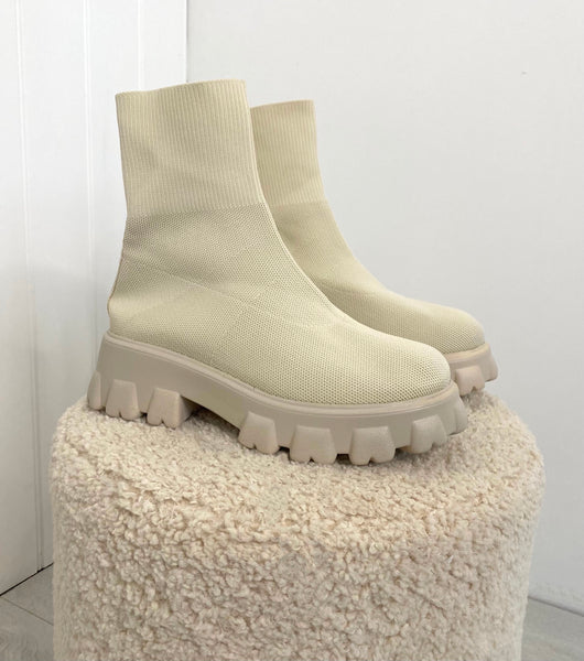 BEIGE KNIT CHUNKY BOOTS
