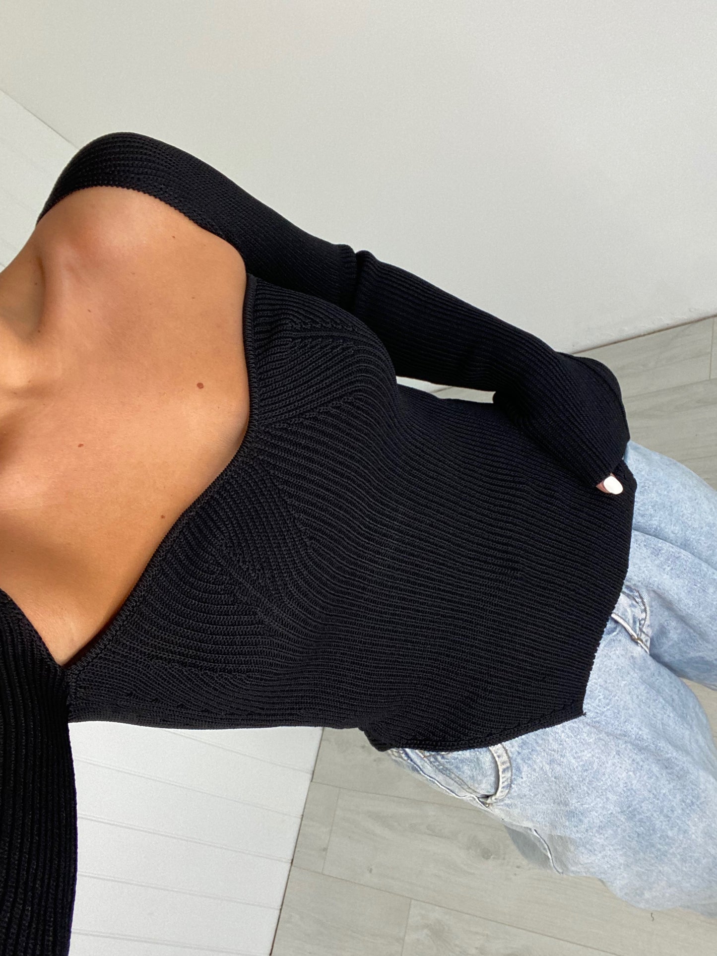 BLACK SQUARE NECK KNITTED JUMPER