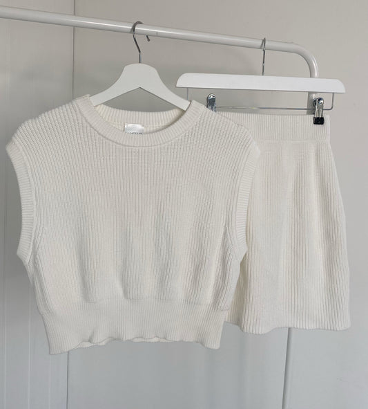 WHITE SLEEVELESS JUMPER AND KNIT SKIRT CO-ORD