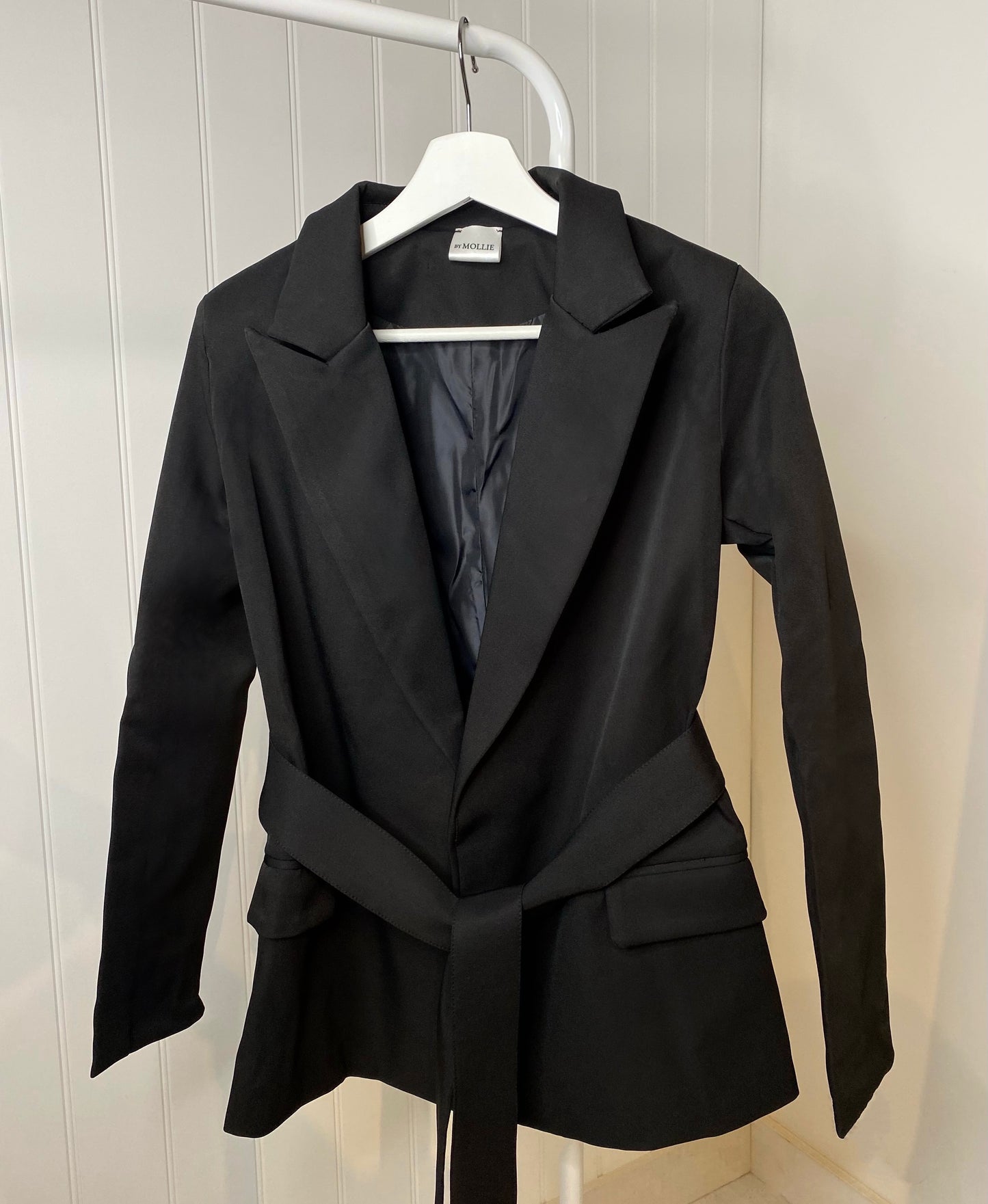 BLACK BELTED BLAZER