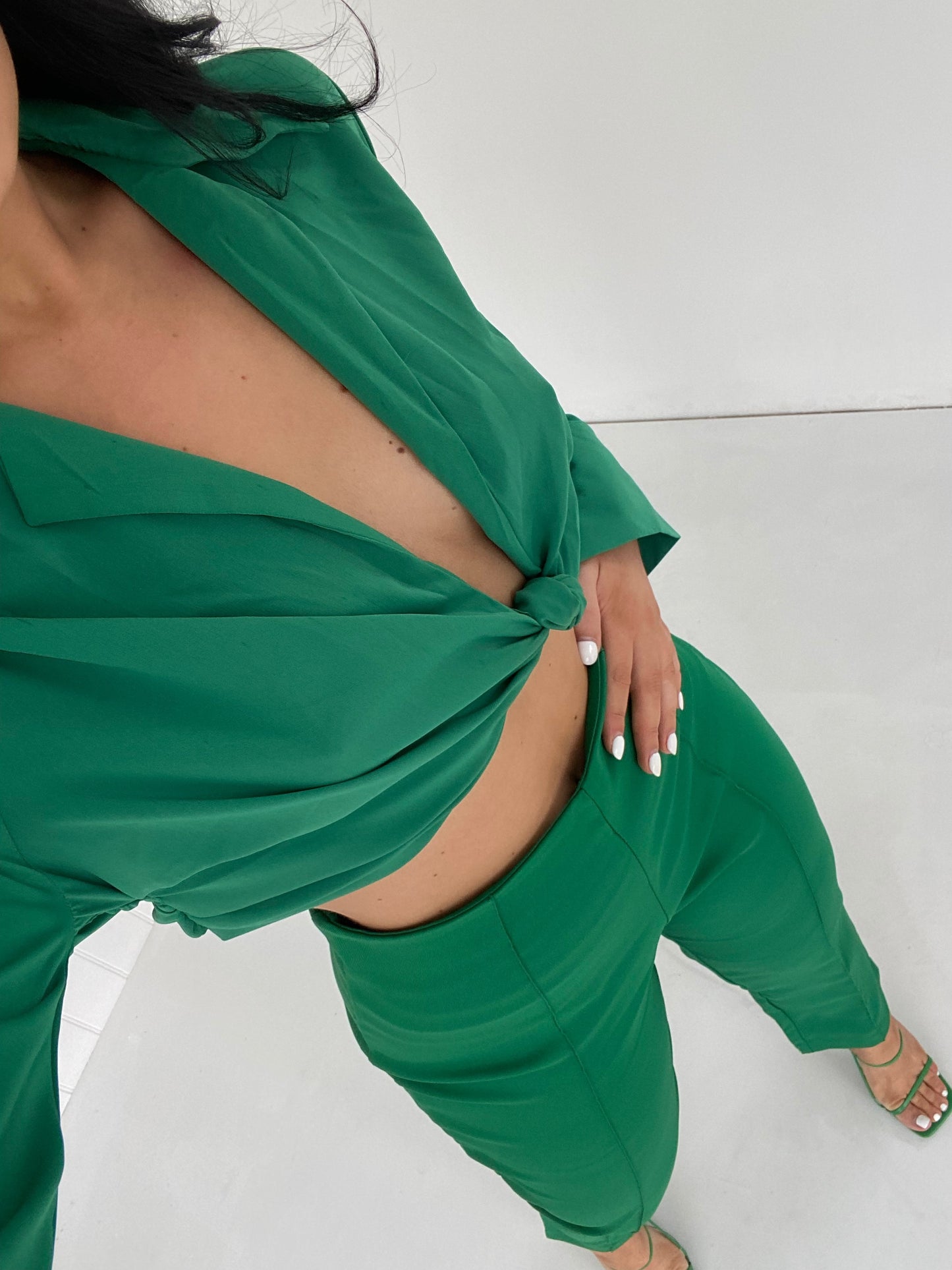 GREEN KNOT FRONT CROP SHIRT