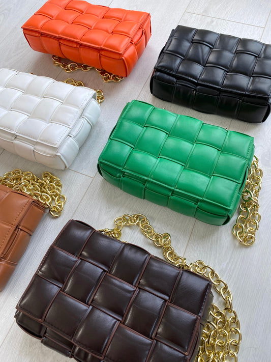 QUILTED VEGAN LEATHER BAG WITH GOLD CHAIN STRAP