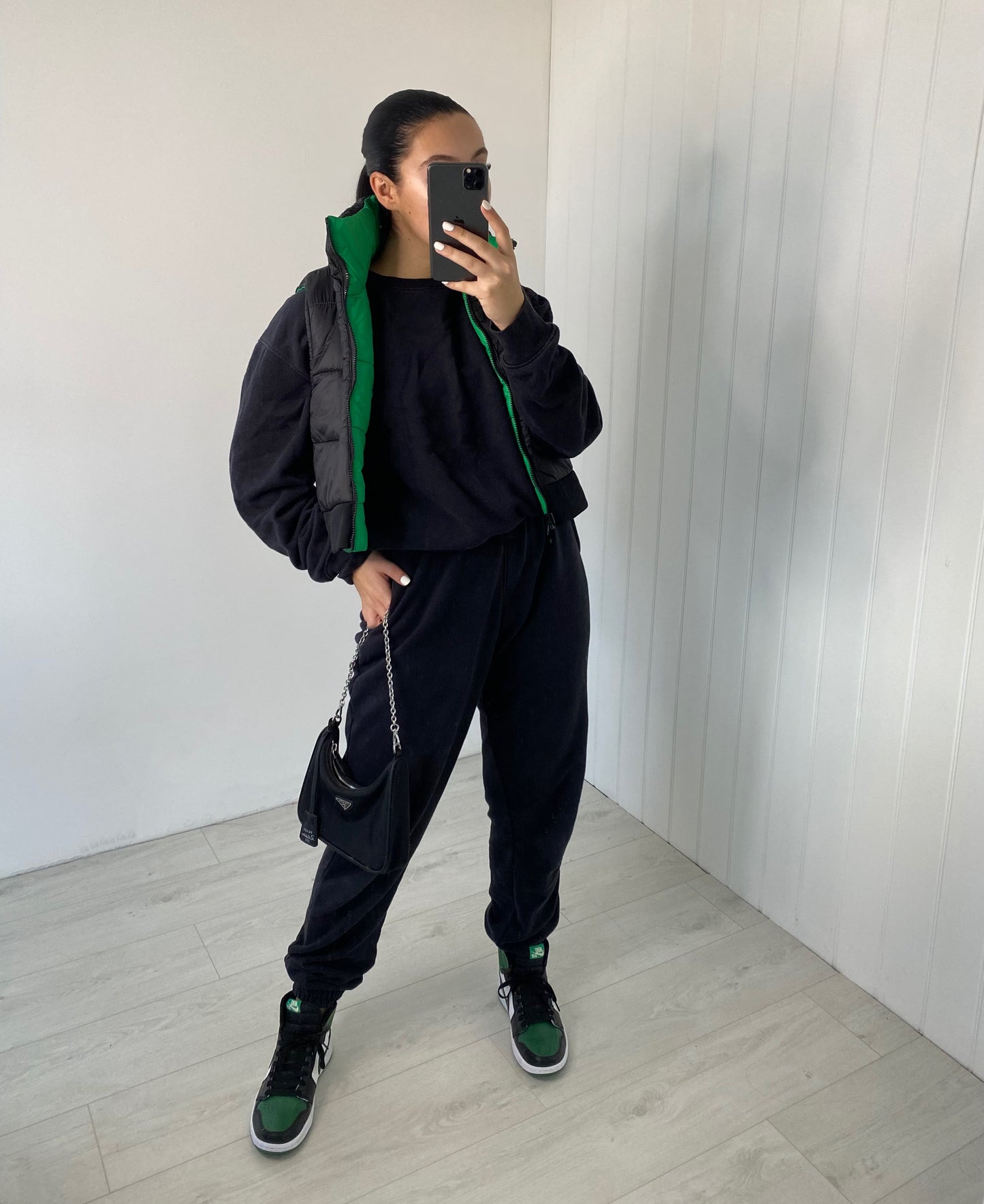 GREEN AND BLACK CROPPED REVERSIBLE BODYWARMER