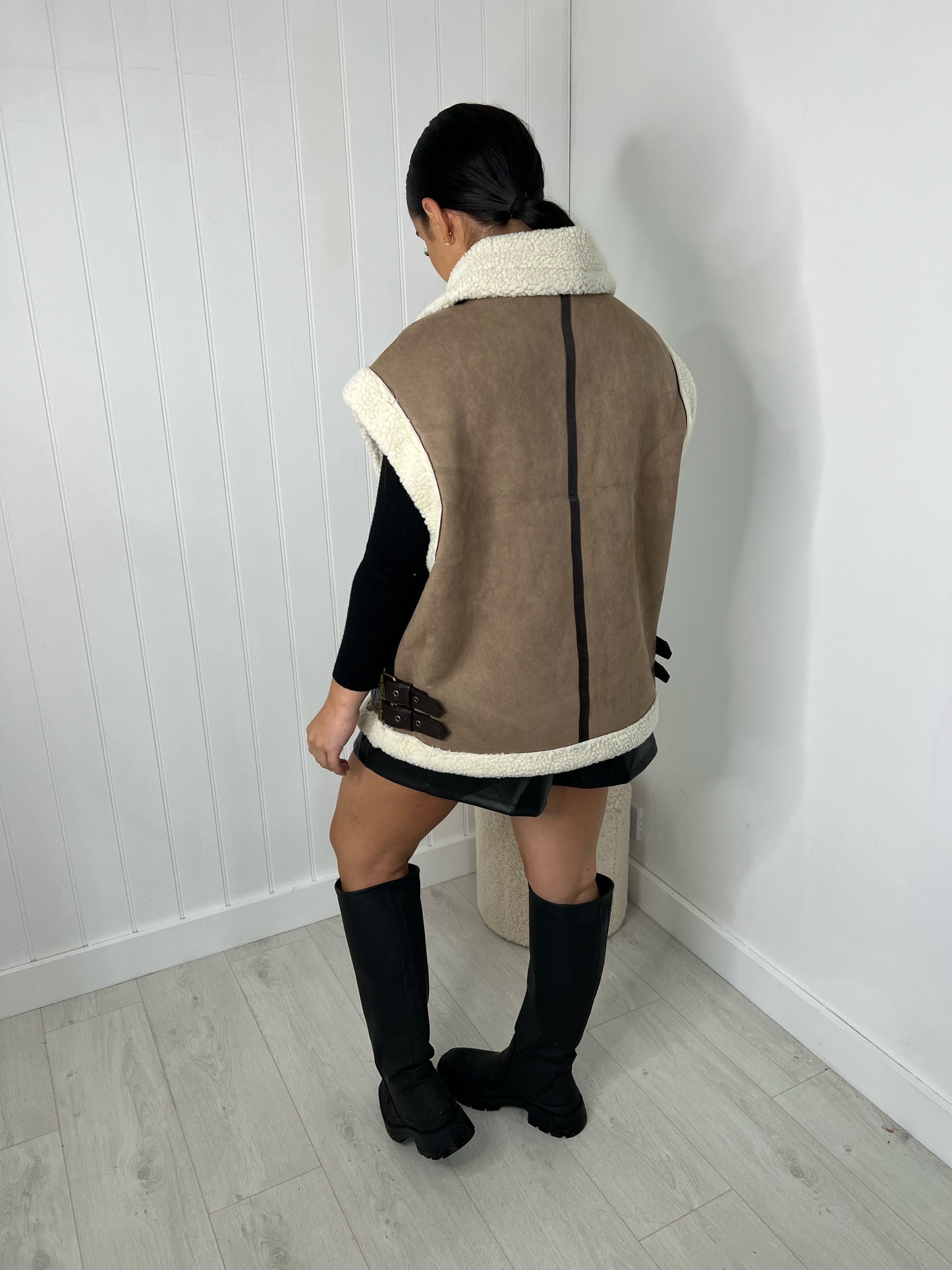CONTRAST SHEARLING GILET