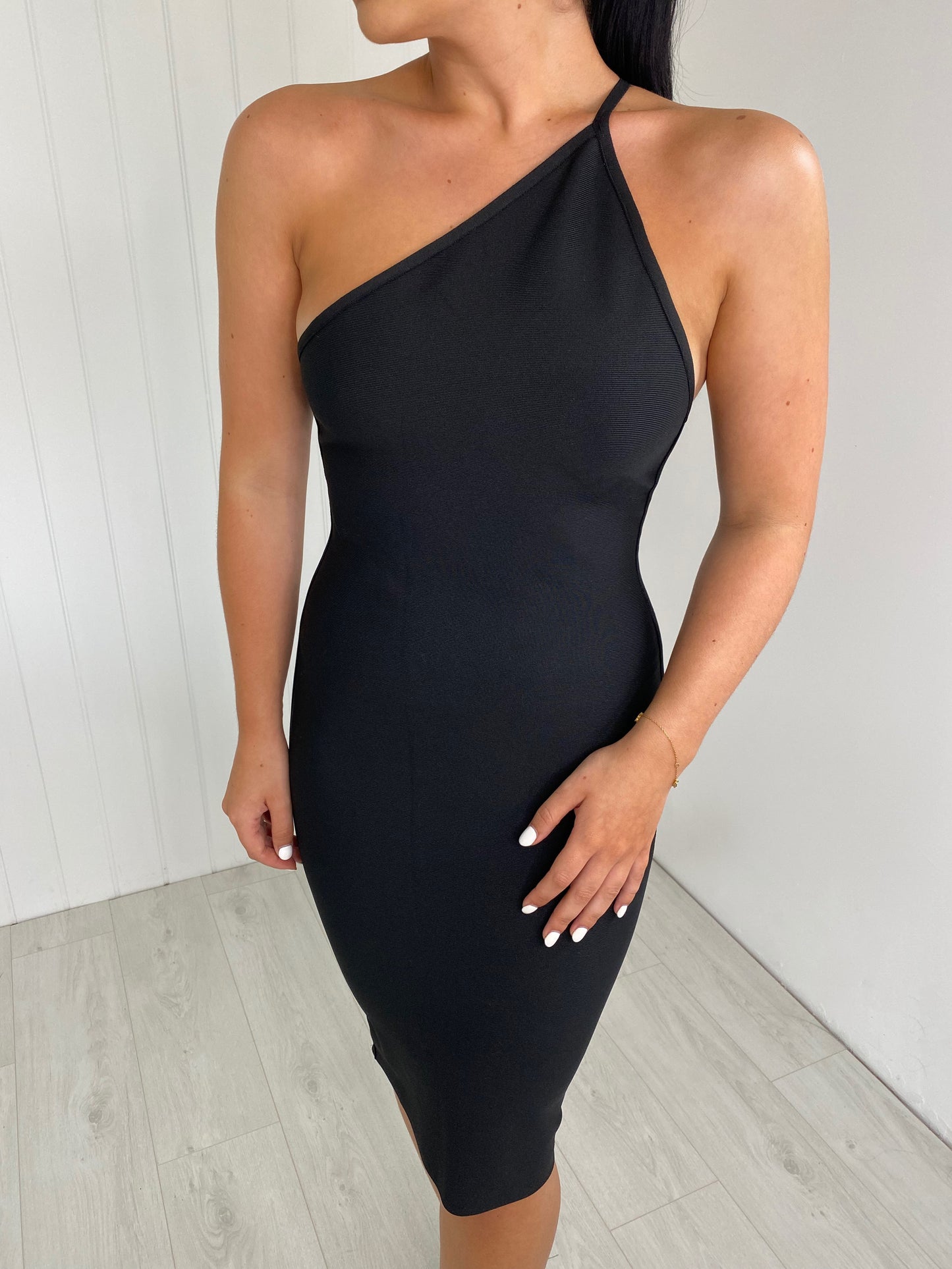 BLACK BANDAGE SCUPLT ONE SHOULDER MIDI DRESS