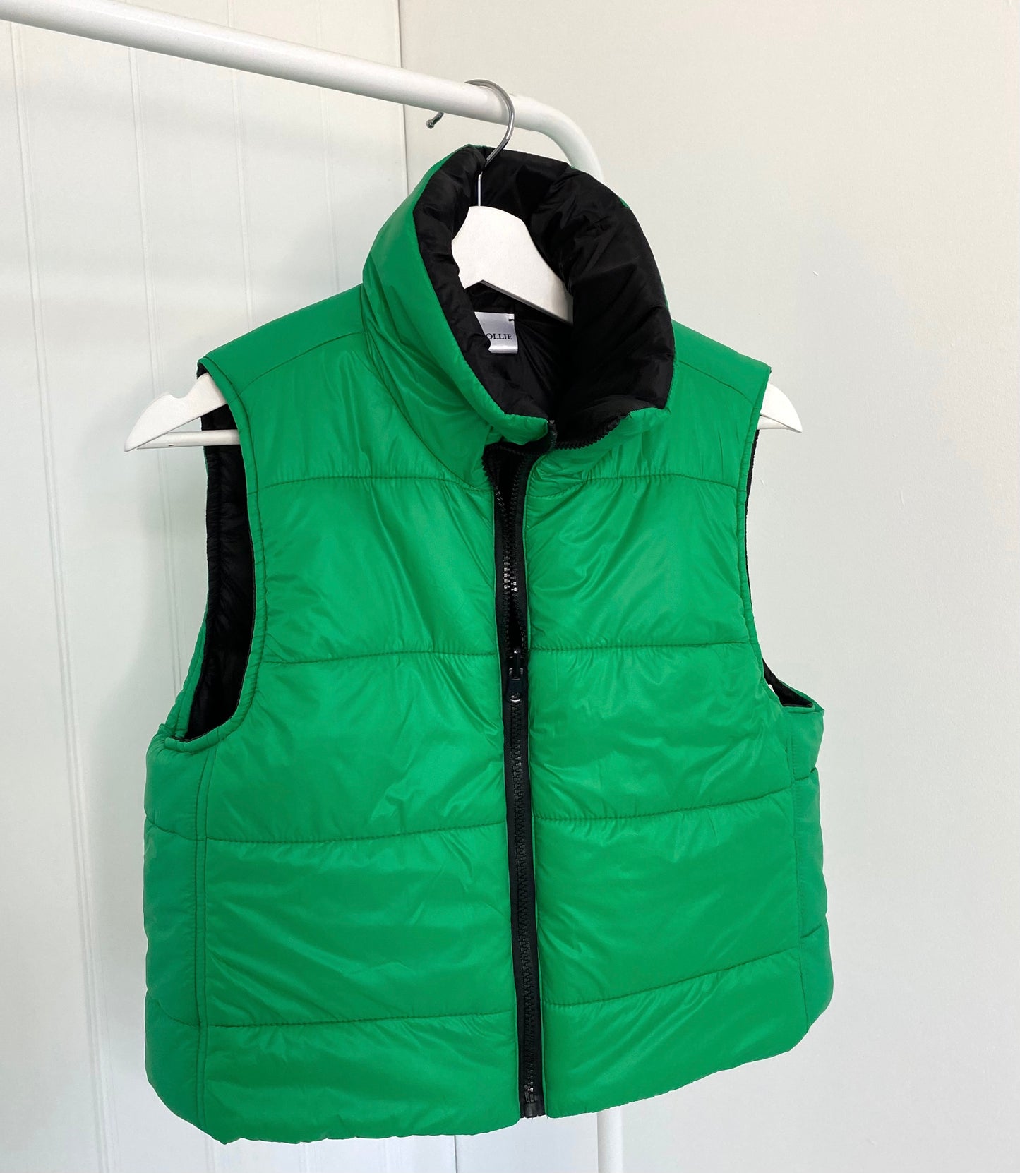 GREEN AND BLACK CROPPED REVERSIBLE BODYWARMER