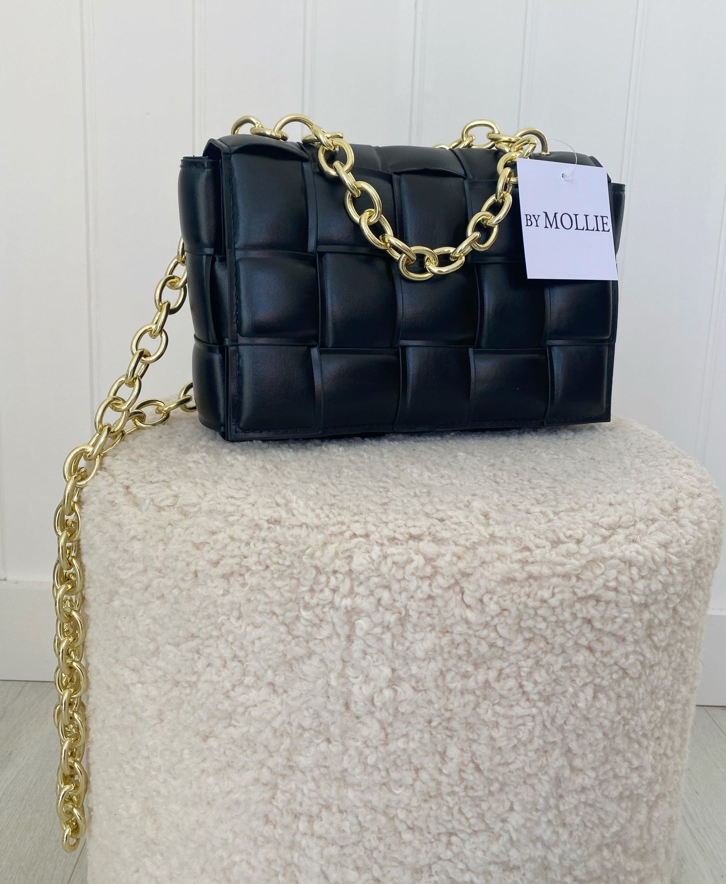 QUILTED VEGAN LEATHER BAG WITH GOLD CHAIN STRAP