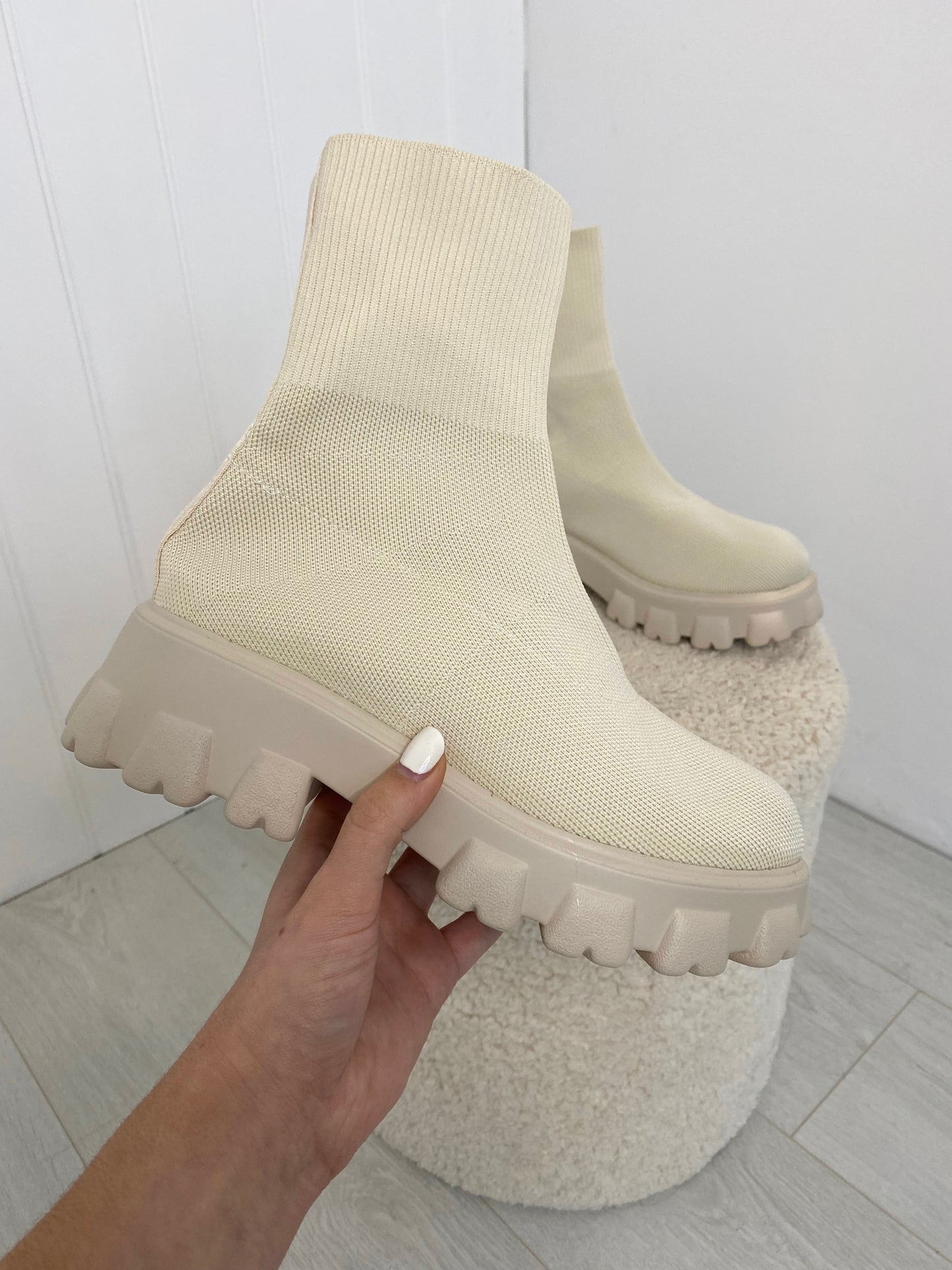 BEIGE KNIT CHUNKY BOOTS