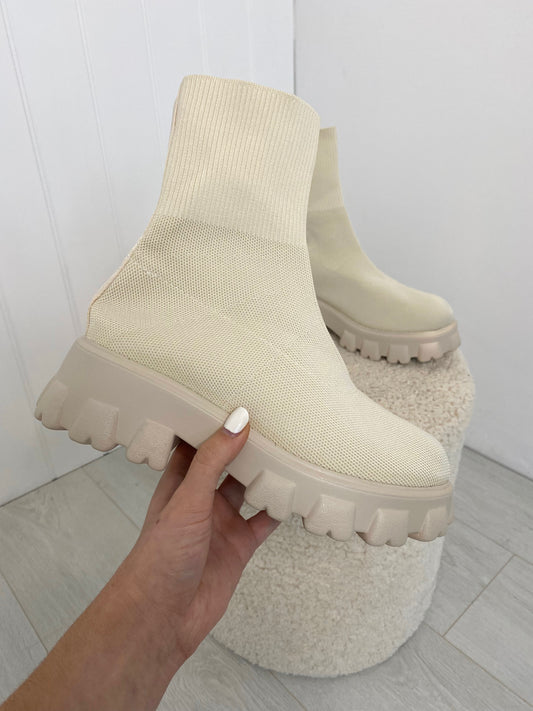 BEIGE KNIT CHUNKY BOOTS