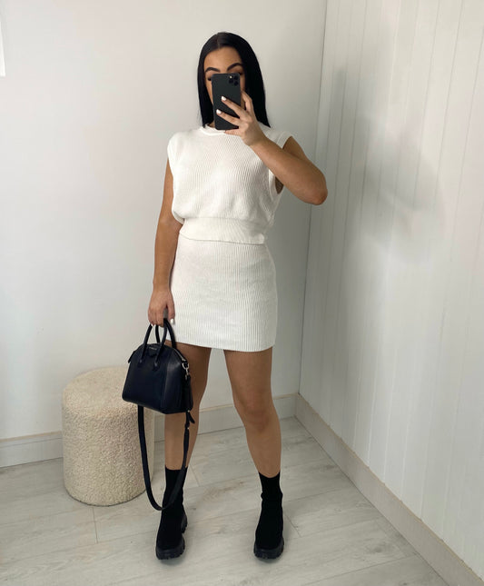 WHITE SLEEVELESS JUMPER AND KNIT SKIRT CO-ORD