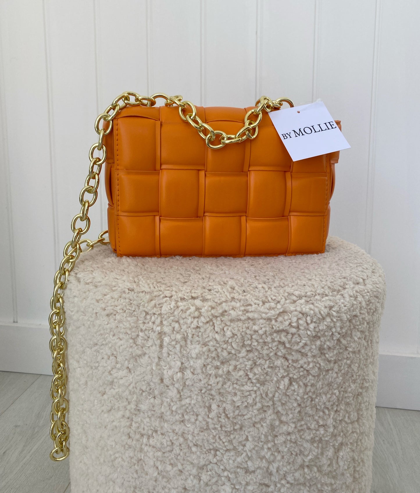 QUILTED VEGAN LEATHER BAG WITH GOLD CHAIN STRAP