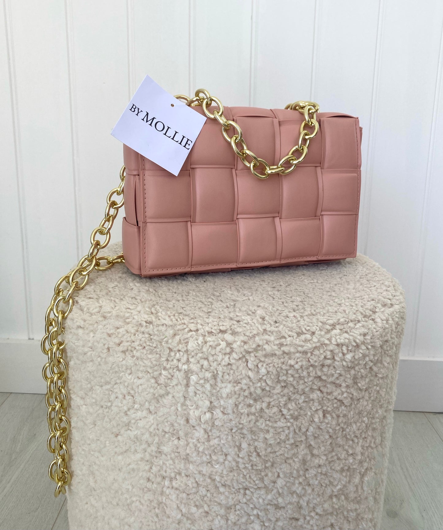 QUILTED VEGAN LEATHER BAG WITH GOLD CHAIN STRAP